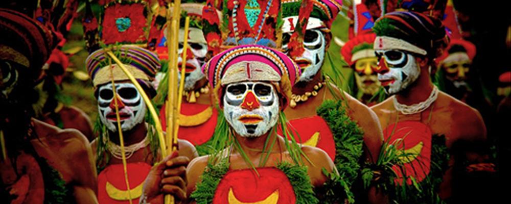 papua new guinea by Eric Lafforgue / www.ericlafforgue.com